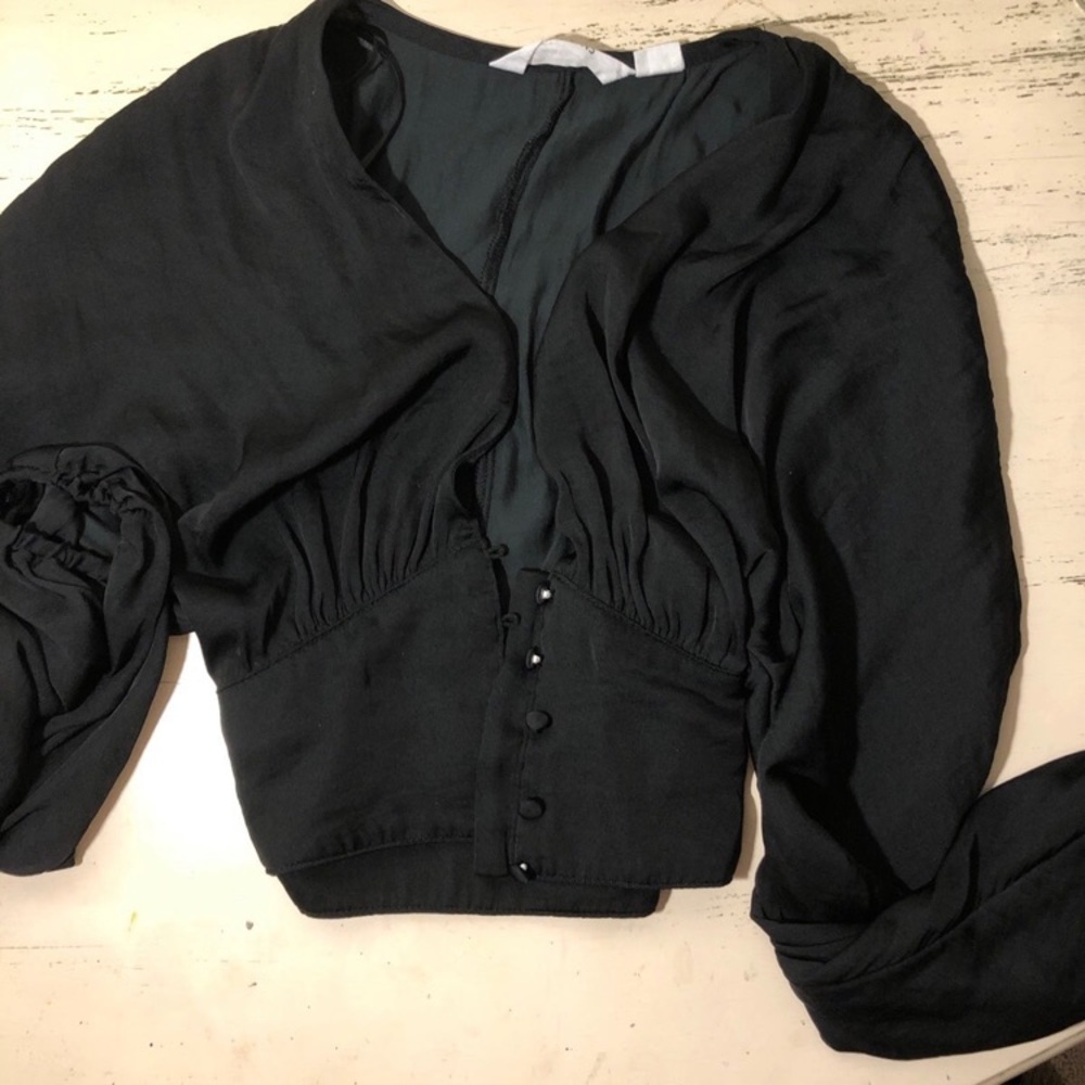 Glassons elegant black crop with buttons, size 6.